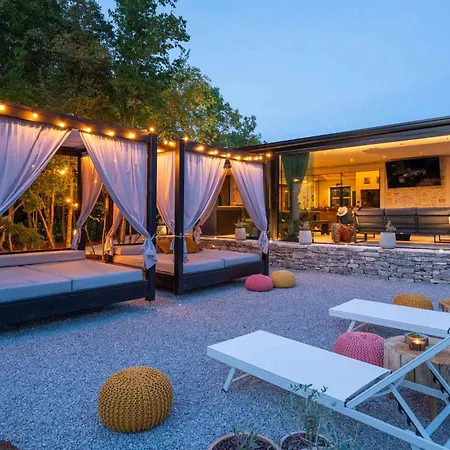 With Pool In Bale-istrien 52091